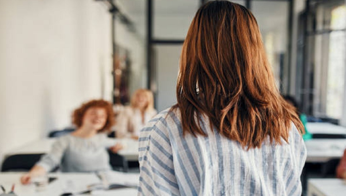 छात्र संग फरार महिला टीचर