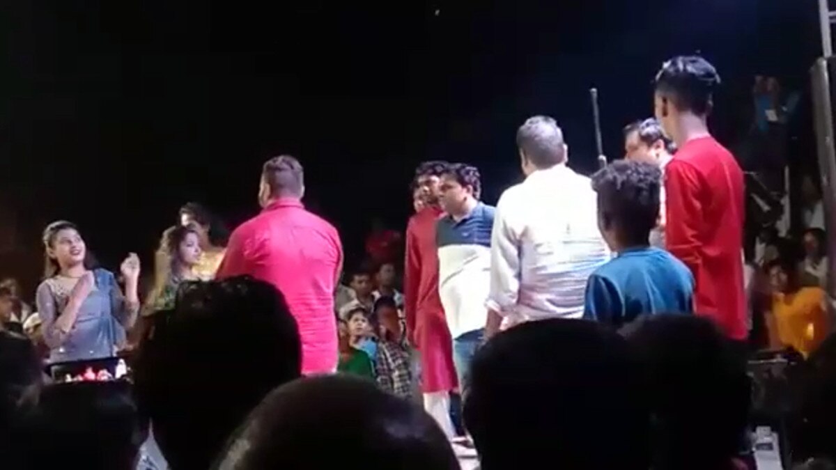 video viral firing with rifles on dance