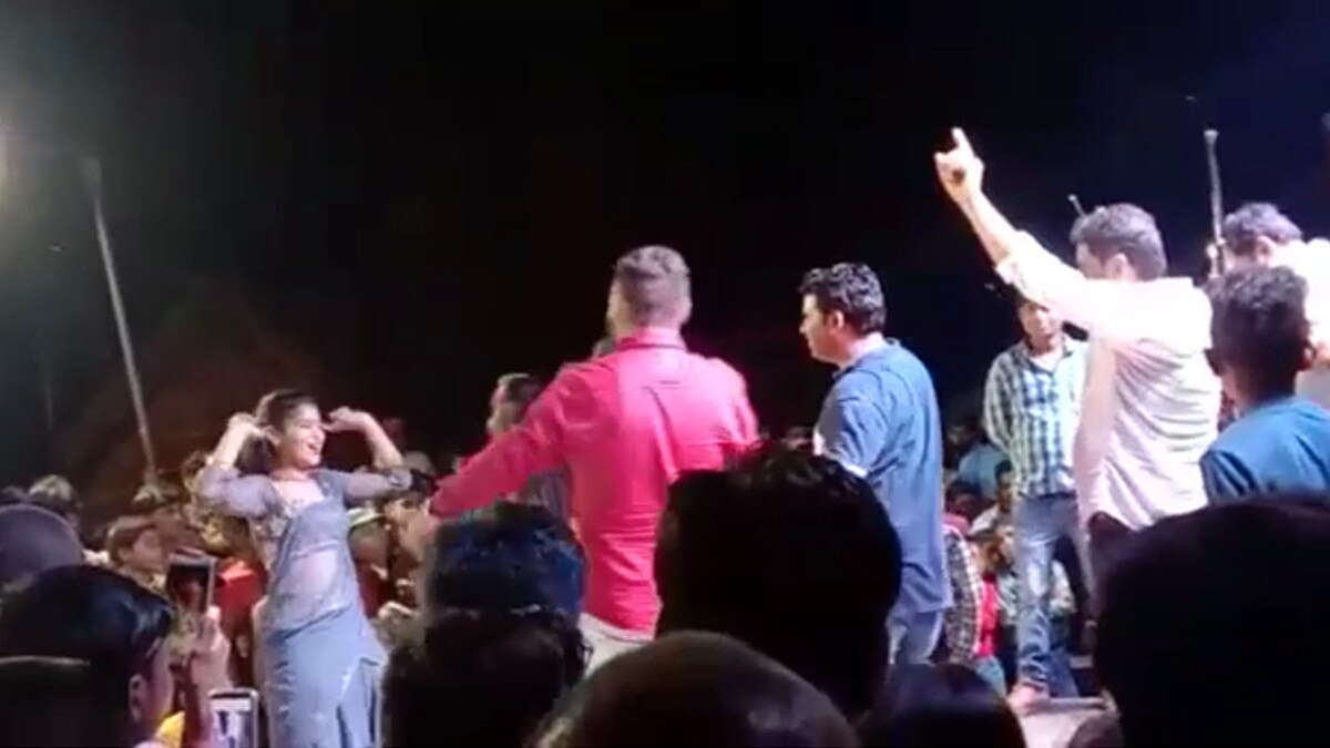 video viral firing with rifles on dance