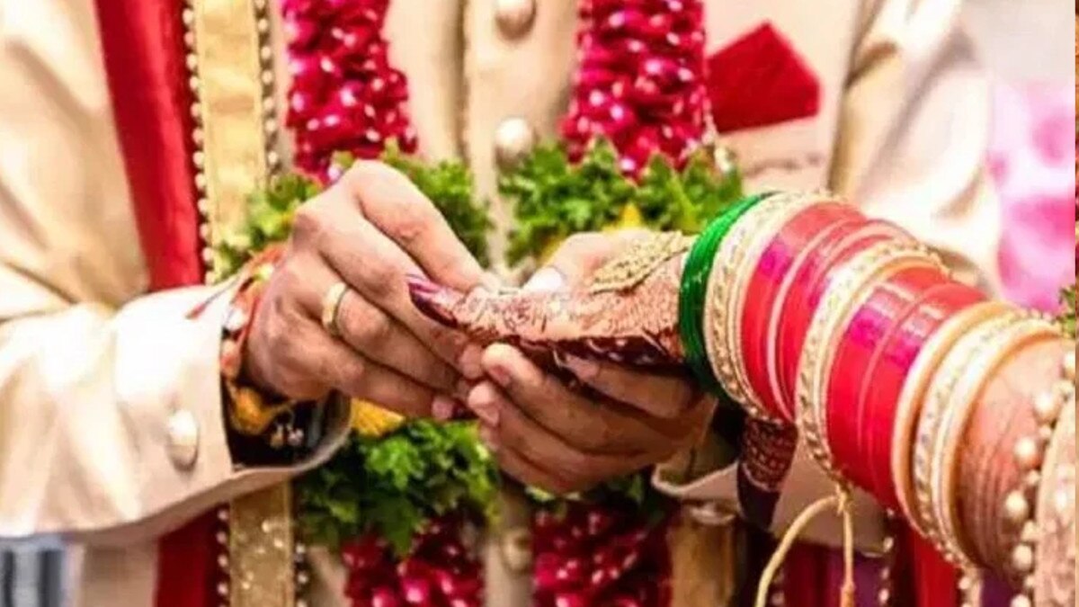 दूल्हा सहित बारात फुर्र