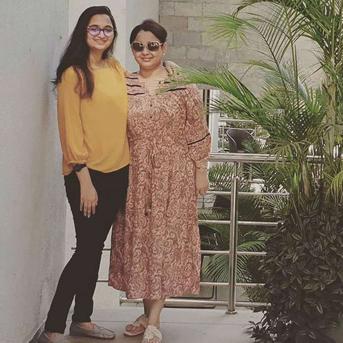 बेटी संग सोनालिका जोशी