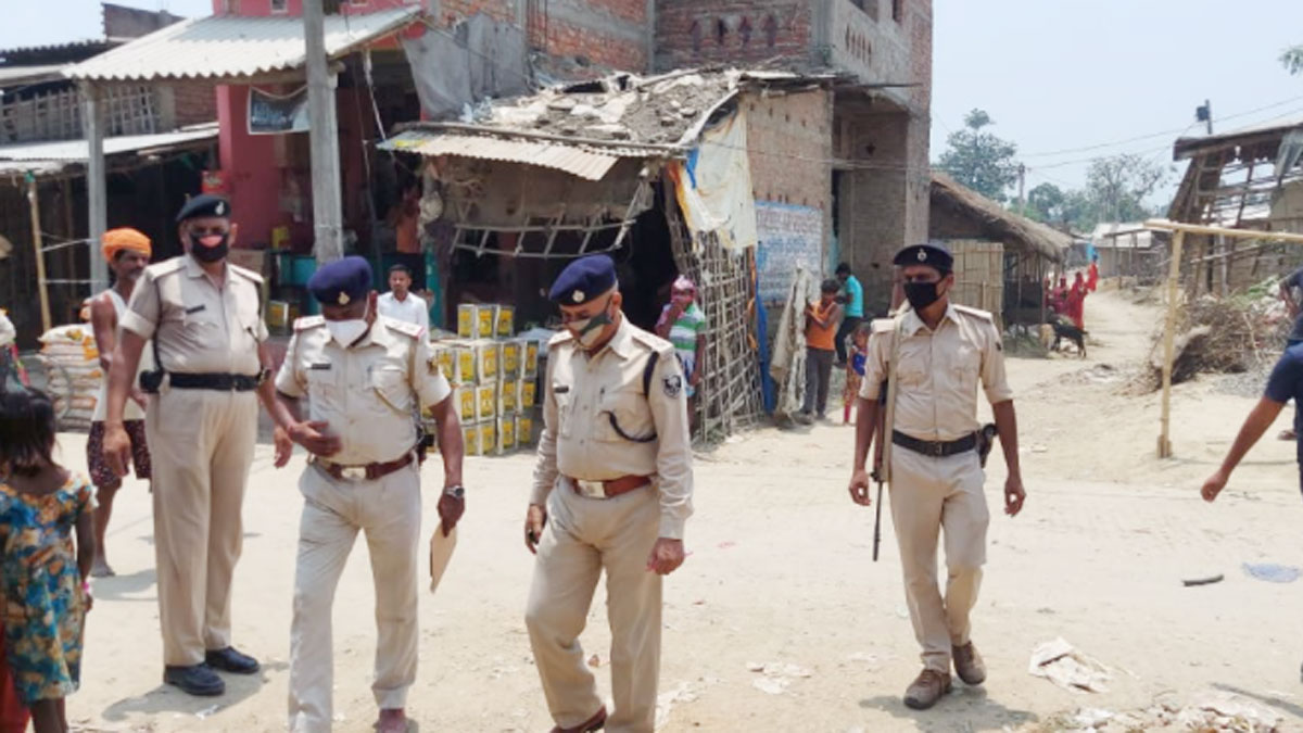  बेटों ने मां के प्रेमी को पीट-पीटकर मार डाला