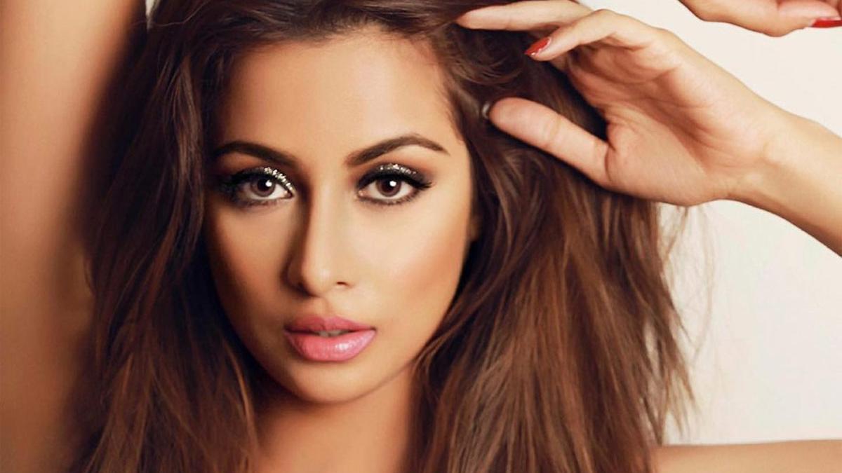 ट्रोल्स को जवाब देने के लिए कसौटी फेम एक्ट्रेस ने शेयर की बिकिनी फोटोज