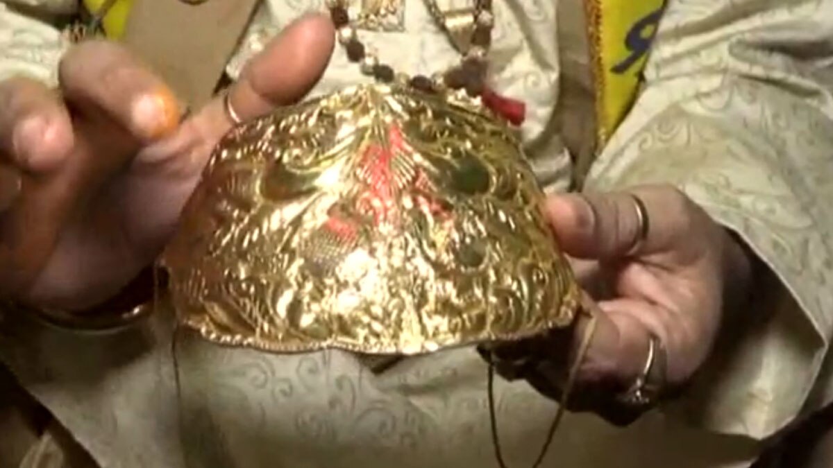  शख्स ने खरीदा 5 लाख रुपये के सोने का मास्क 