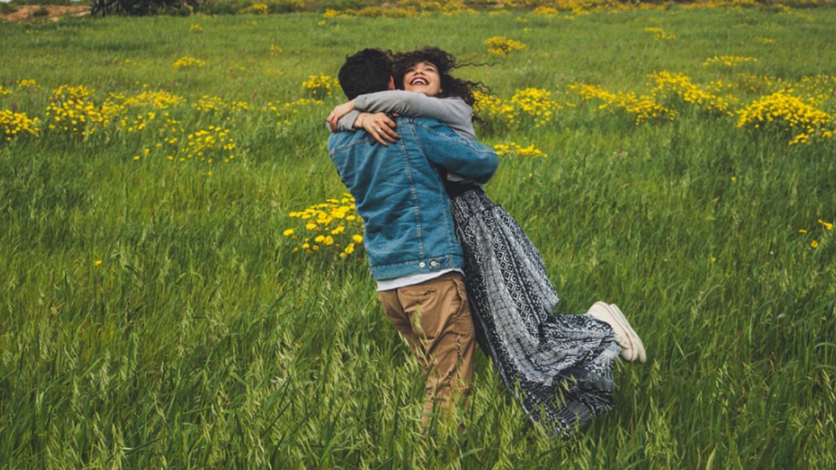 गर्लफ्रेंड से परेशान युवक