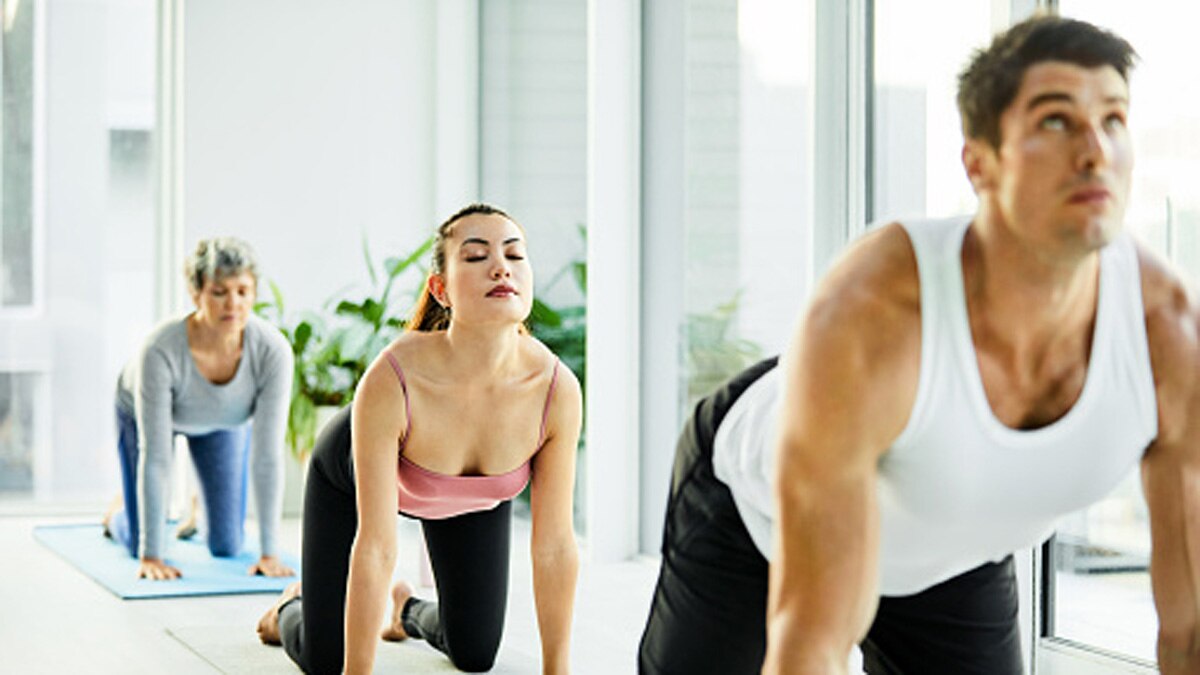 कमर दर्द दूर भगाने वाला आसन