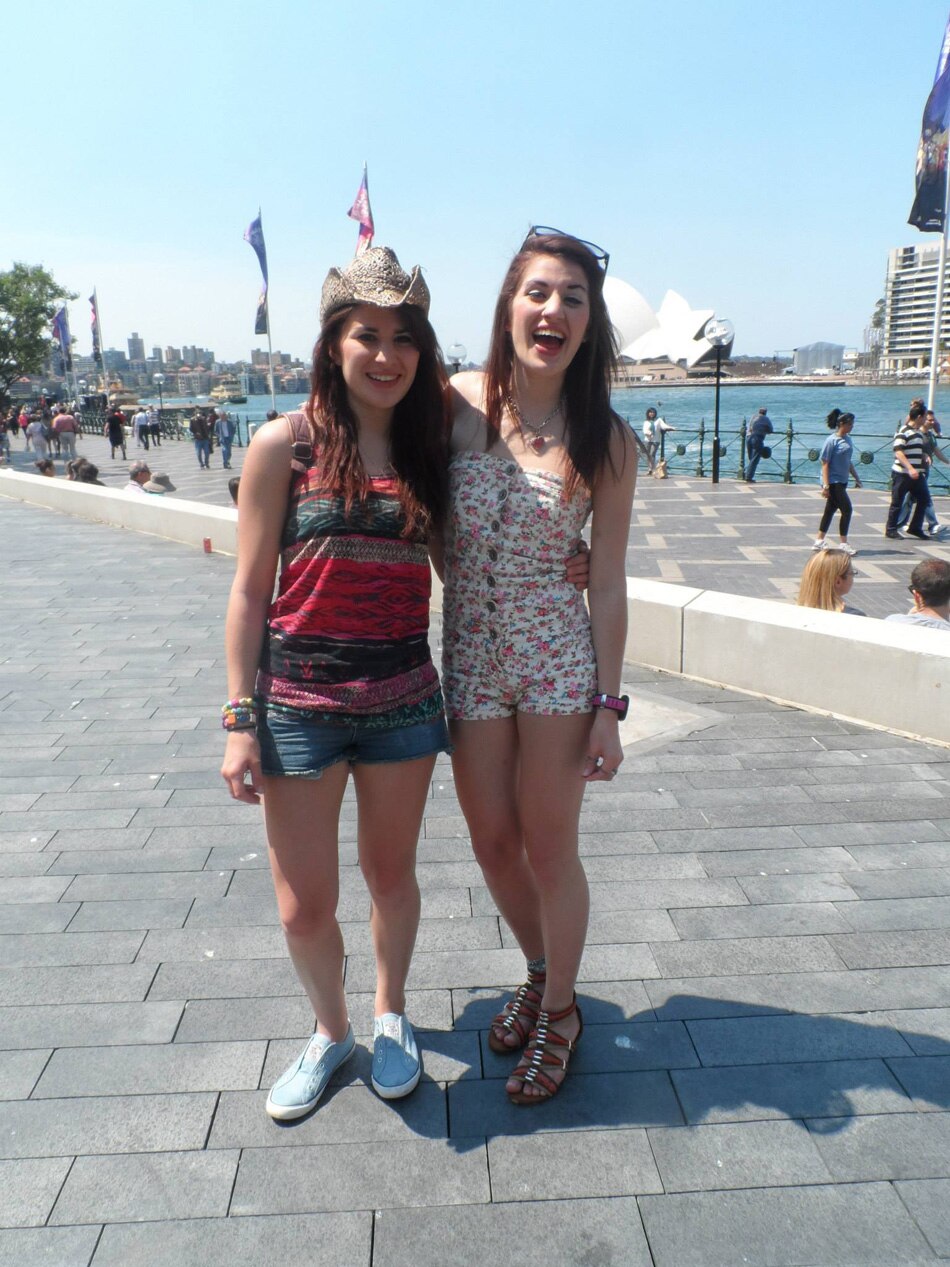 Woman fight with crocodile