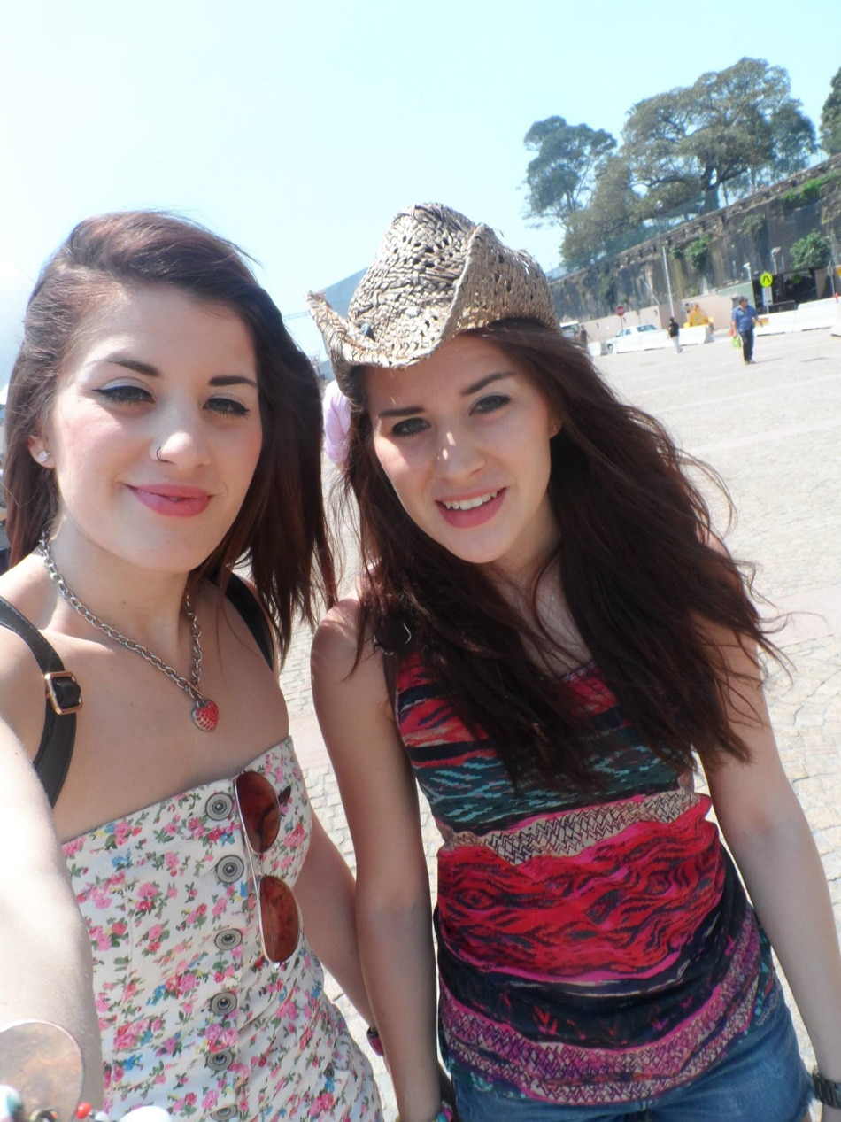 Woman fight with crocodile