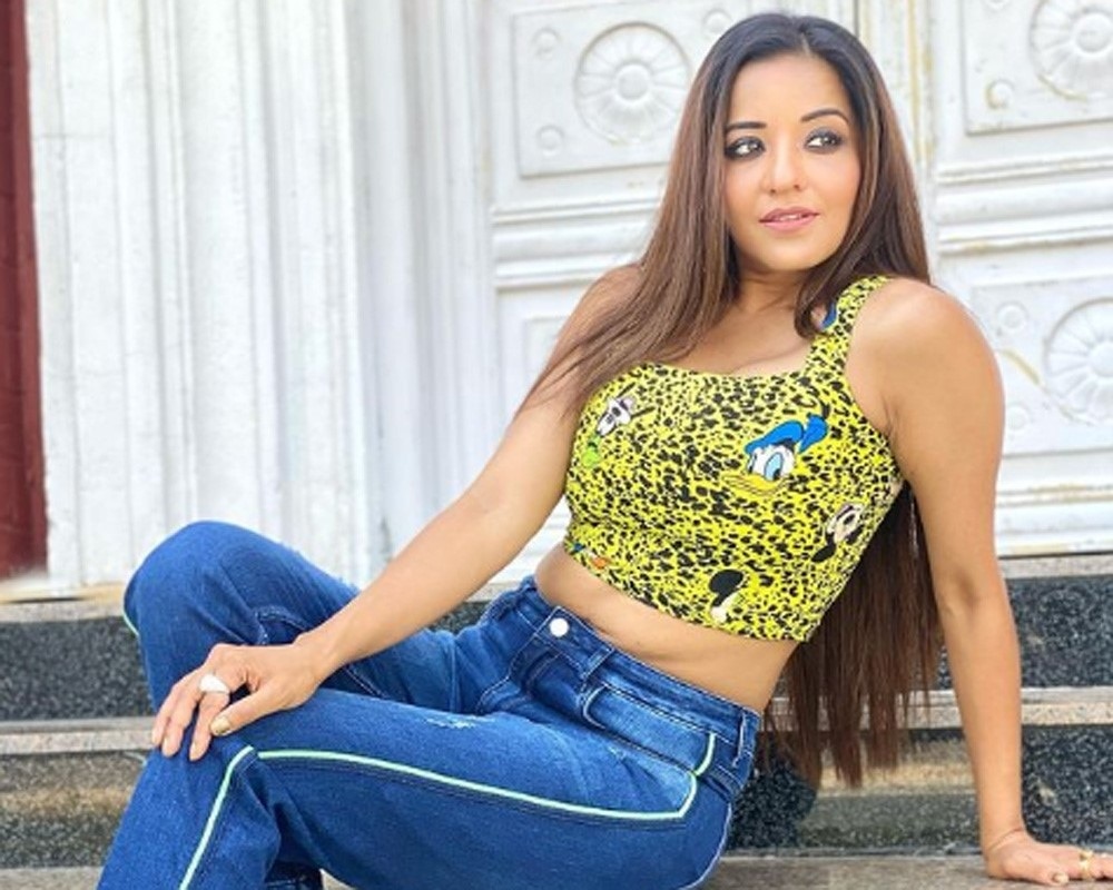 Viral pics of Monalisa 