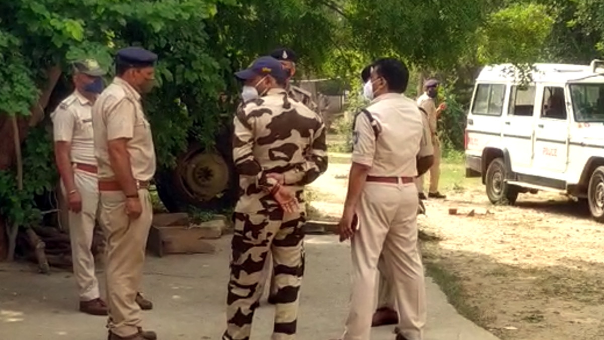 पुल‍िस चौकी से चोरी हो गईं बंदूकें और कारतूस