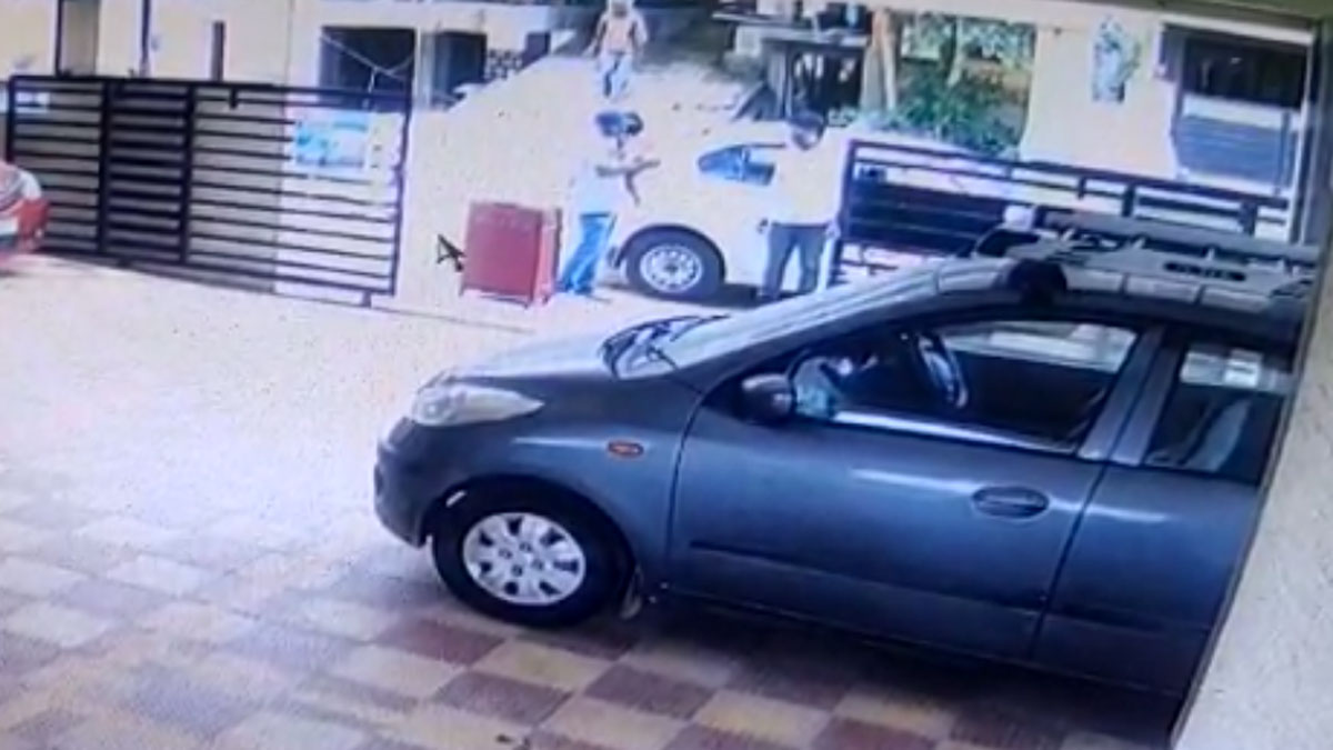 लाश को सूटकेस में डाला और लगा दी आग