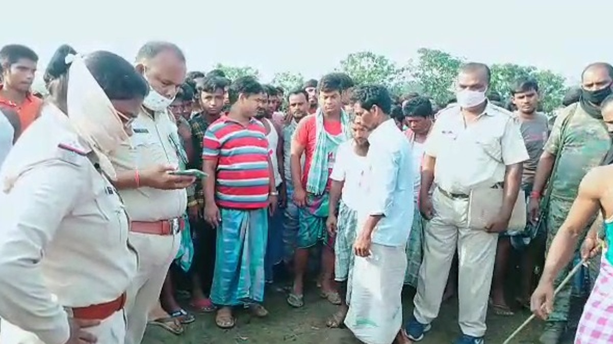 Angry father kills minor daughter