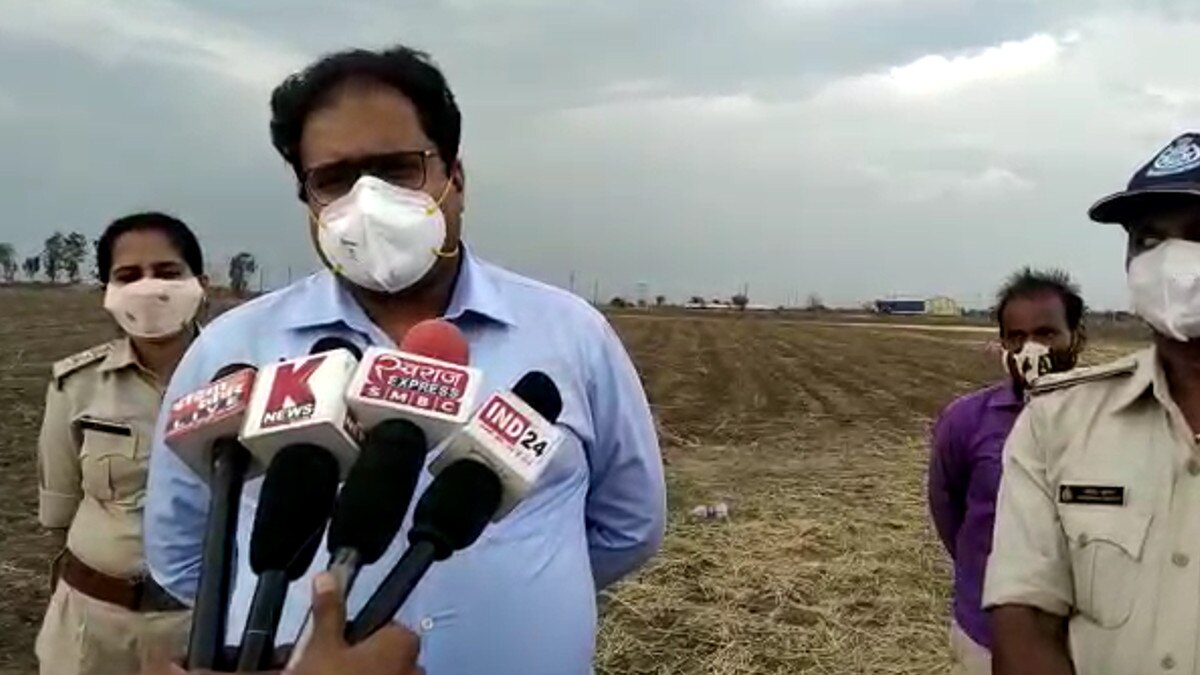 खेत में म‍िला युवक का शव.