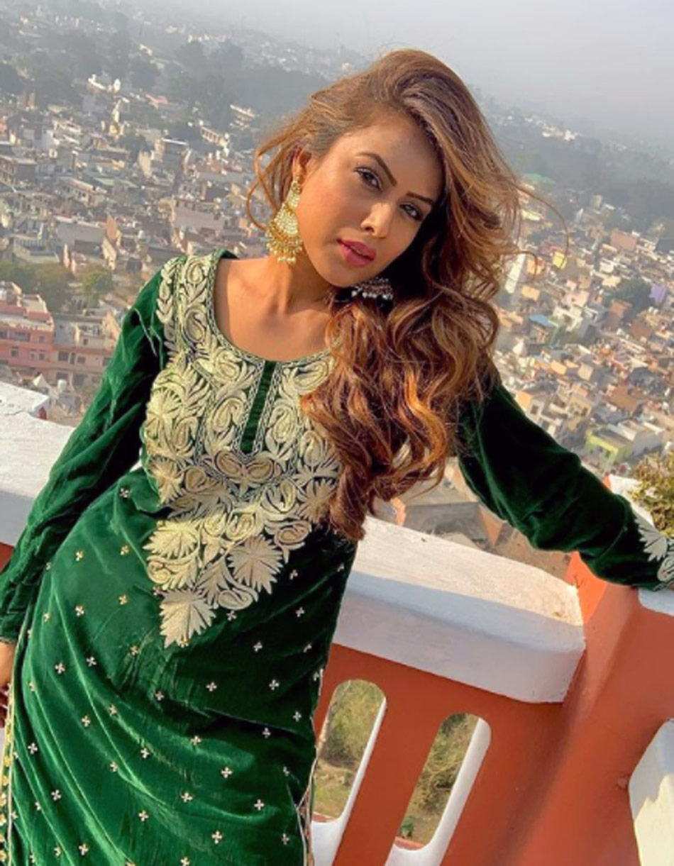 निया शर्मा