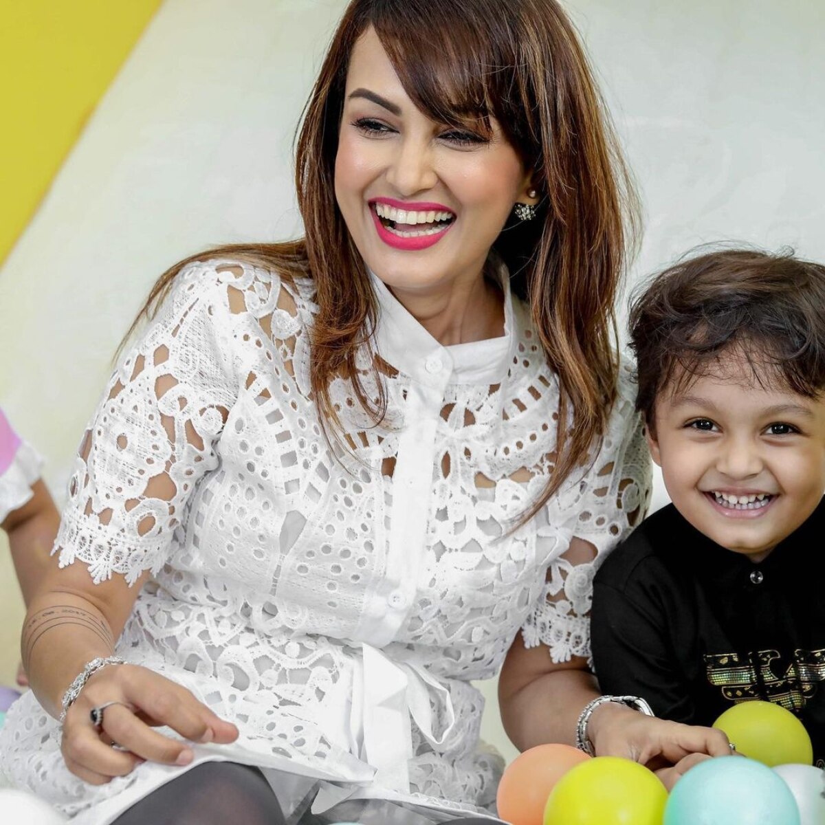 बेटे काविश संग निशा रावल