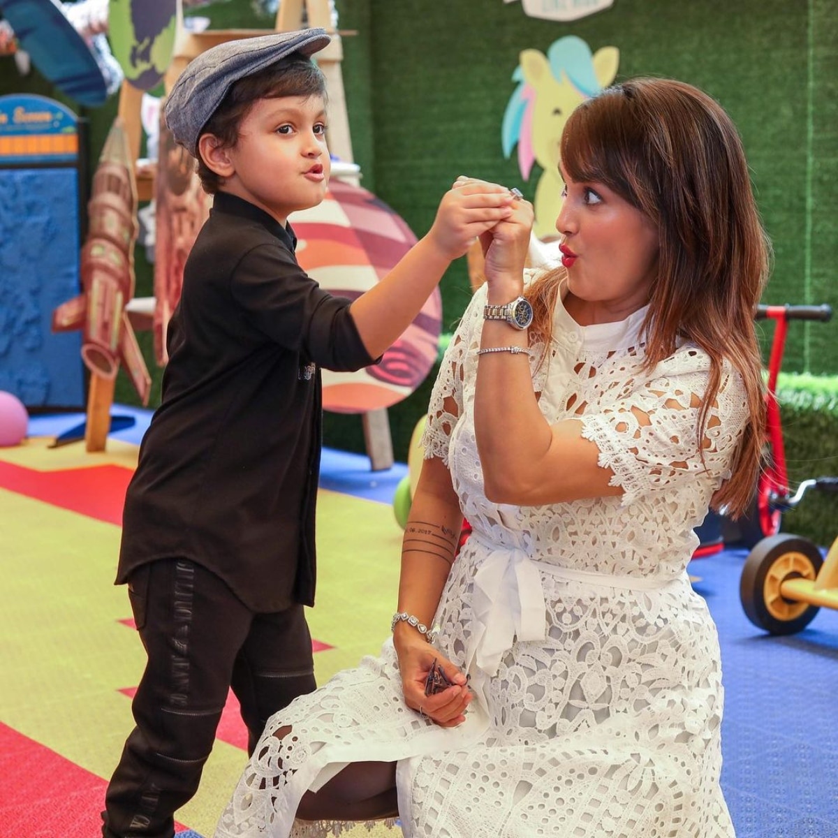 बेटे काविश संग निशा रावल