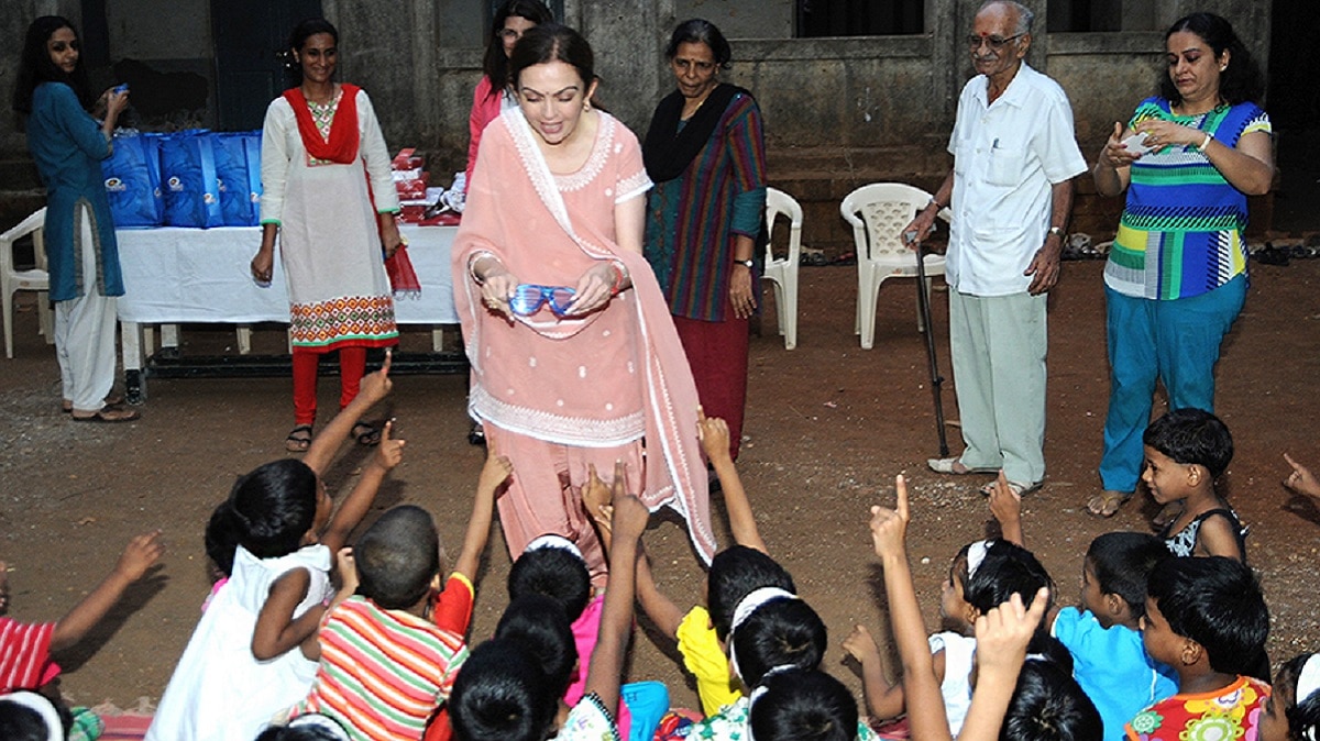 बच्चों को ग्रेजुएशन तक मुफ्त शिक्षा