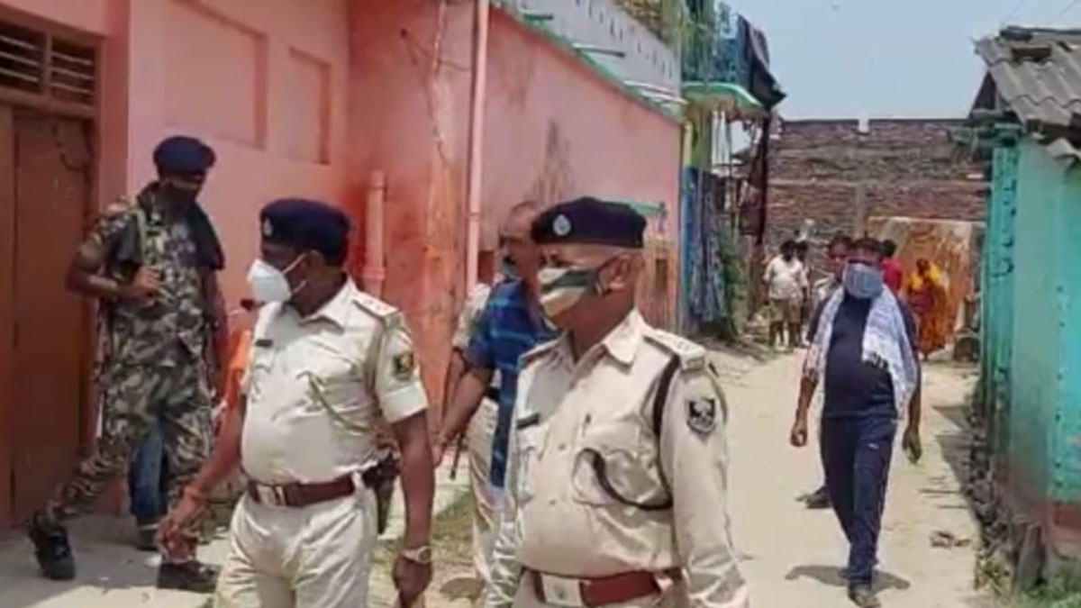  बेटों ने मां के प्रेमी को पीट-पीटकर मार डाला