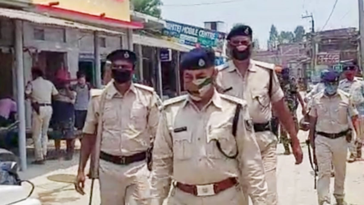 बेटों ने मां के प्रेमी को पीट-पीटकर मार डाला