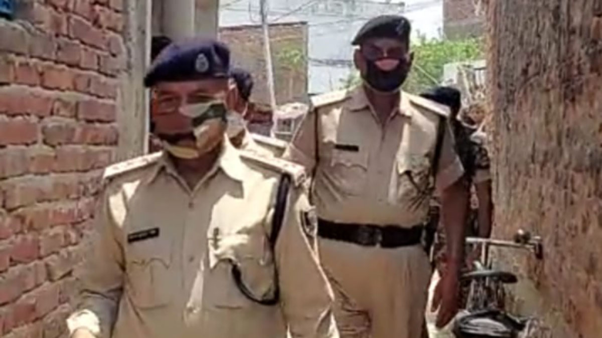  बेटों ने मां के प्रेमी को पीट-पीटकर मार डाला