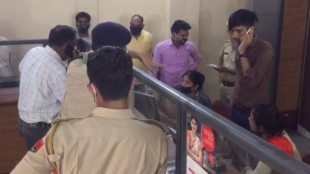 फाइनेंस कंपनी में साढ़े 17 किलो सोने की लूट