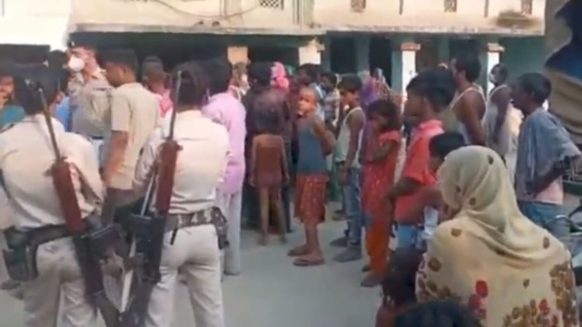 बेटों ने मां के प्रेमी को पीट-पीटकर मार डाला