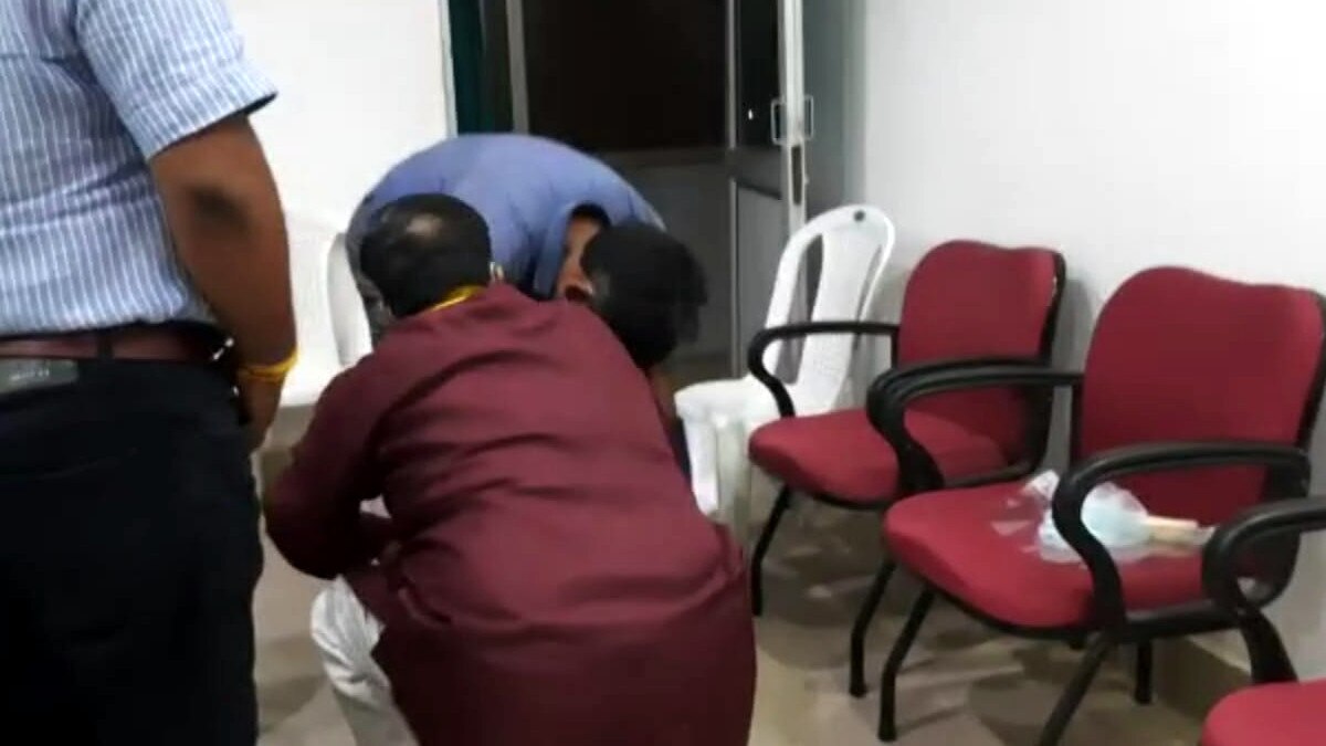 Gandhigiri of BJP MLA