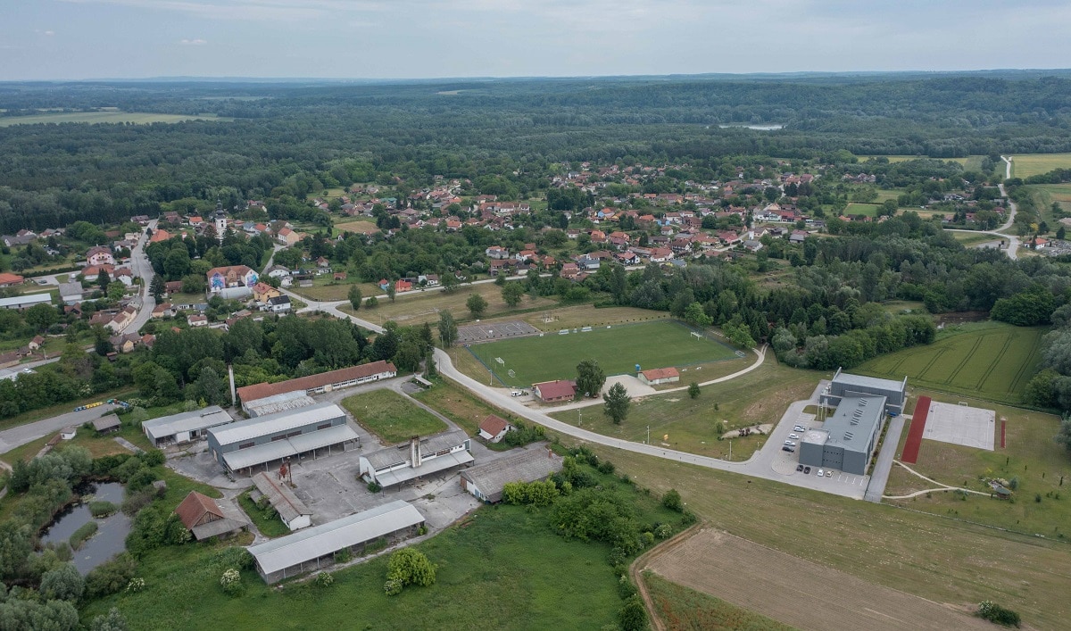 सिर्फ 12 रुपये में बिक रहे घर