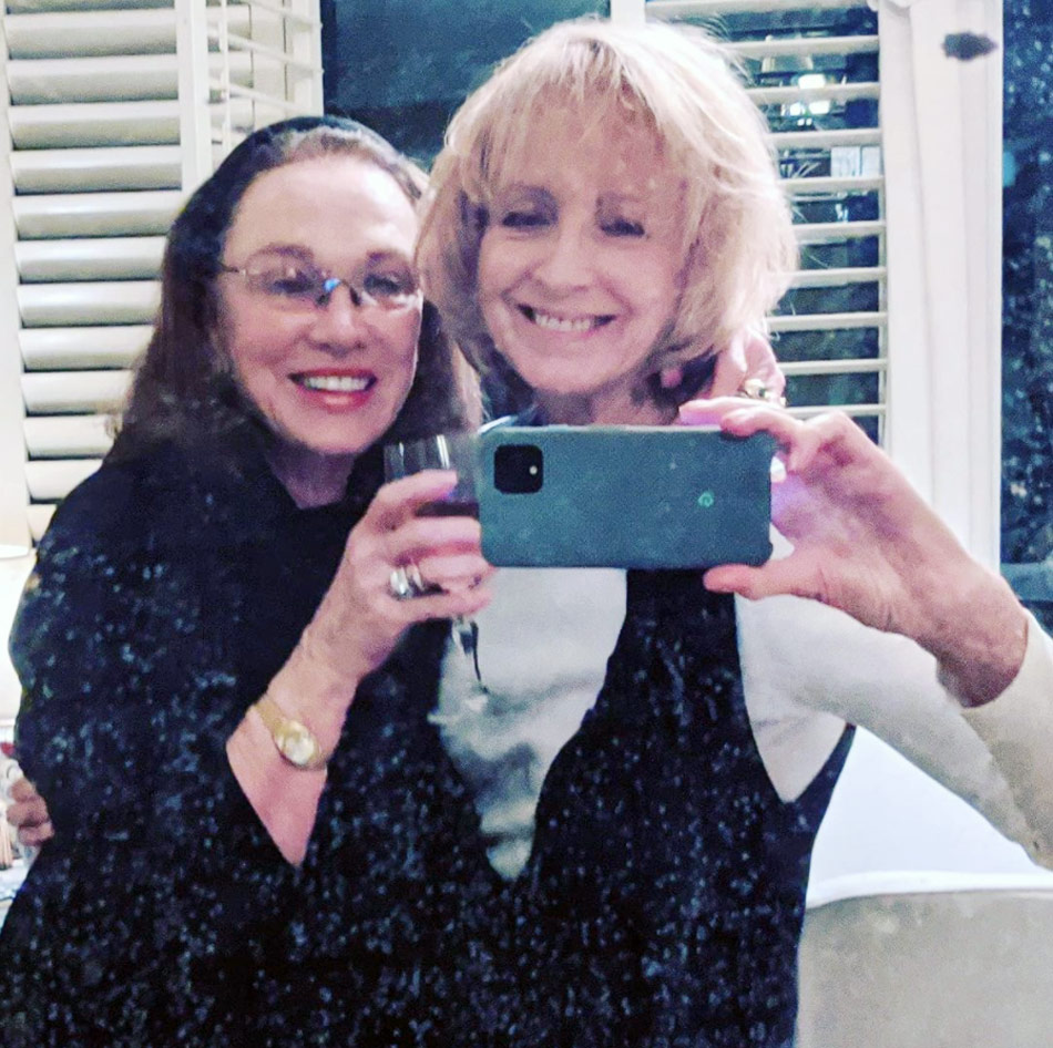 Sarah Grant दोस्त के साथ 