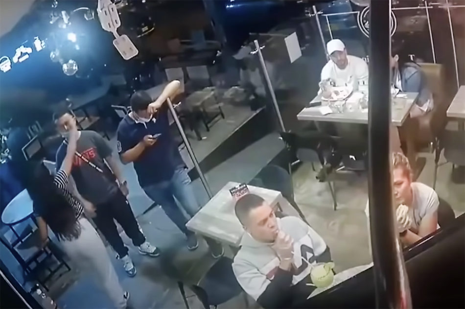 man calm while robbery