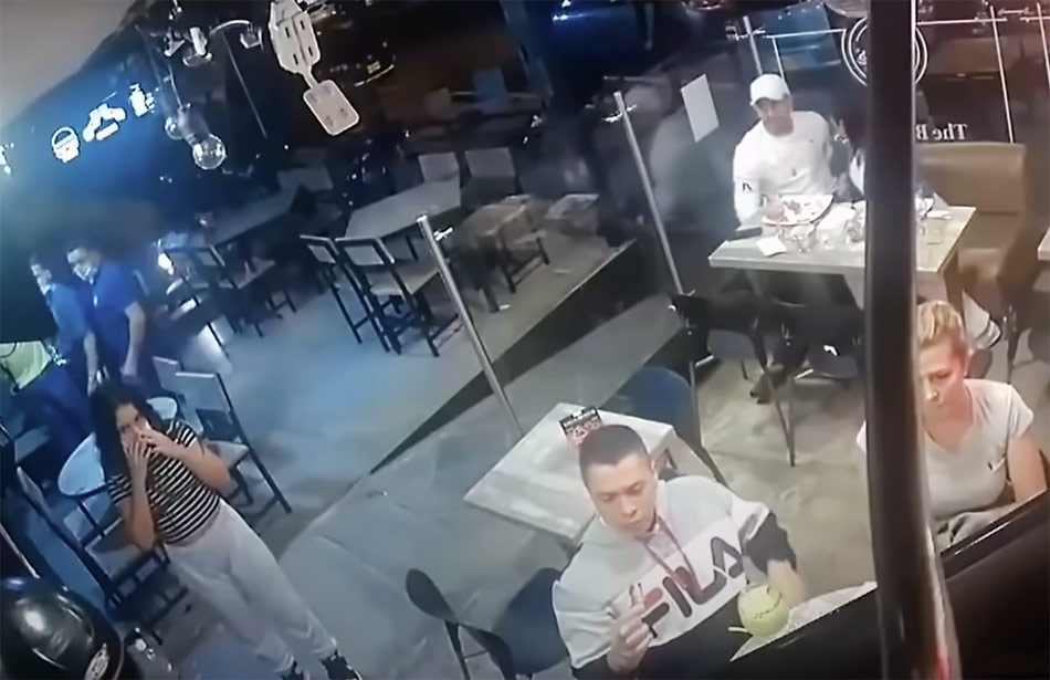 man calm while robbery