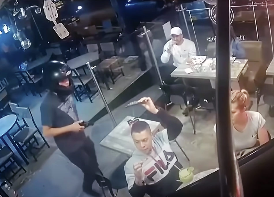 man calm while robbery