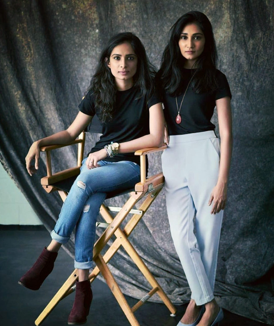 मंजरी माक‍िजानी बहन के साथ 