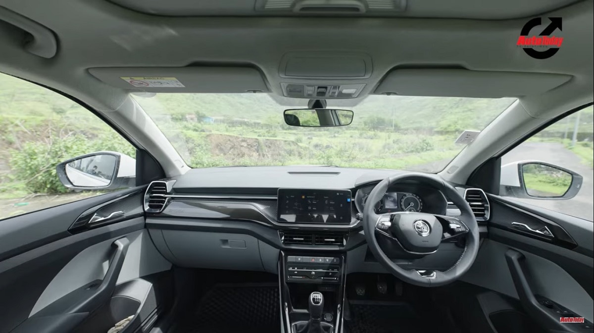 इंफोटेनमेंट और सनरूफ