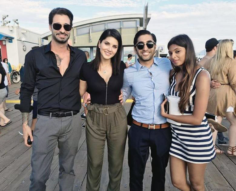 फैमिली संग सनी लियोनी  