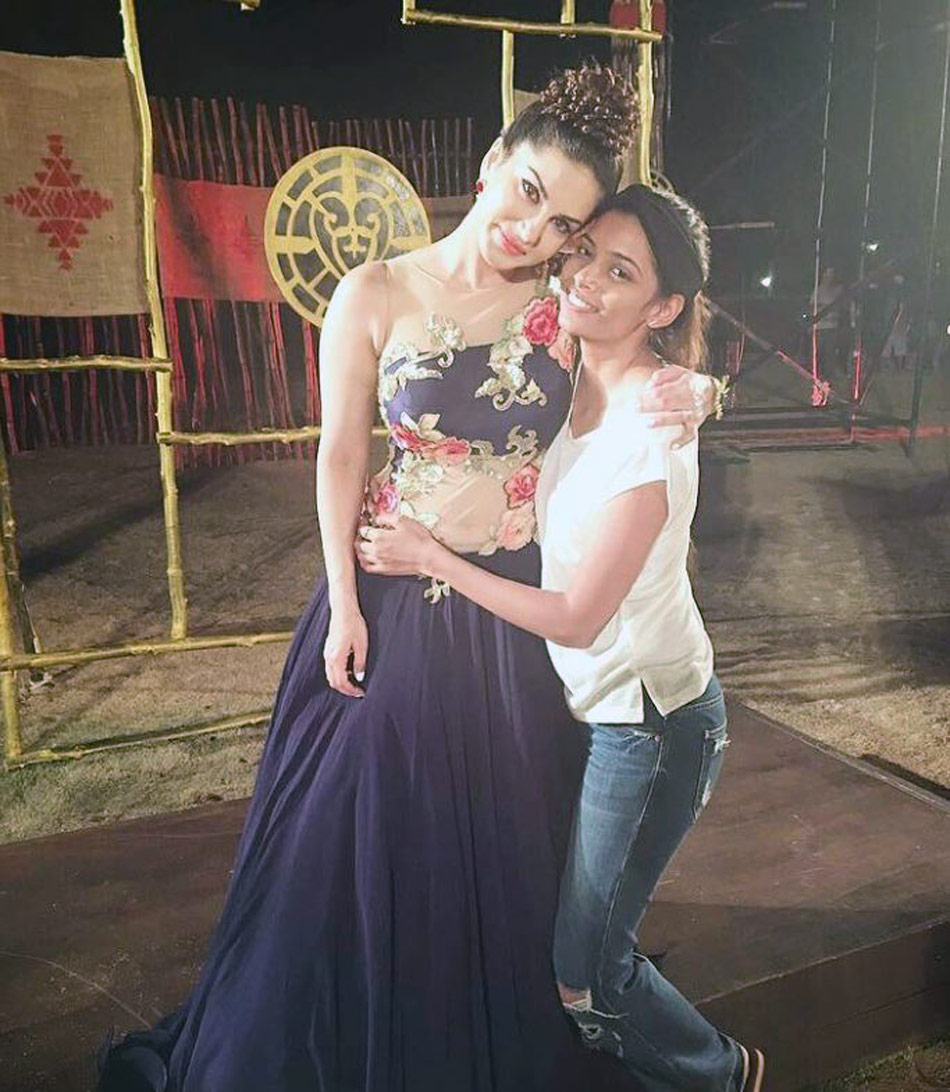 भाभी संग सनी लियोनी  