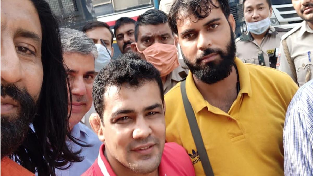 सुशील कुमार के साथ द‍िल्ली पुल‍िस का फोटोसेशन.  