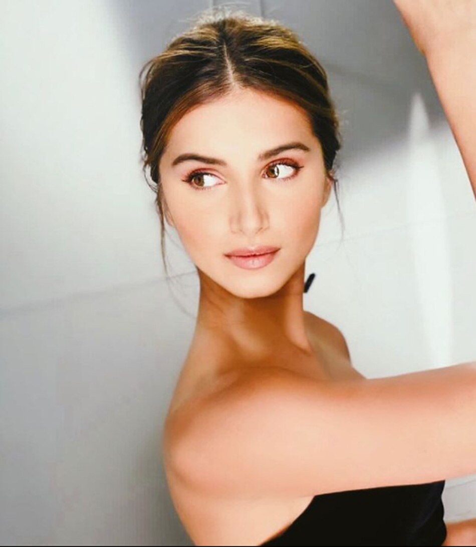 तारा सुतार‍िया 