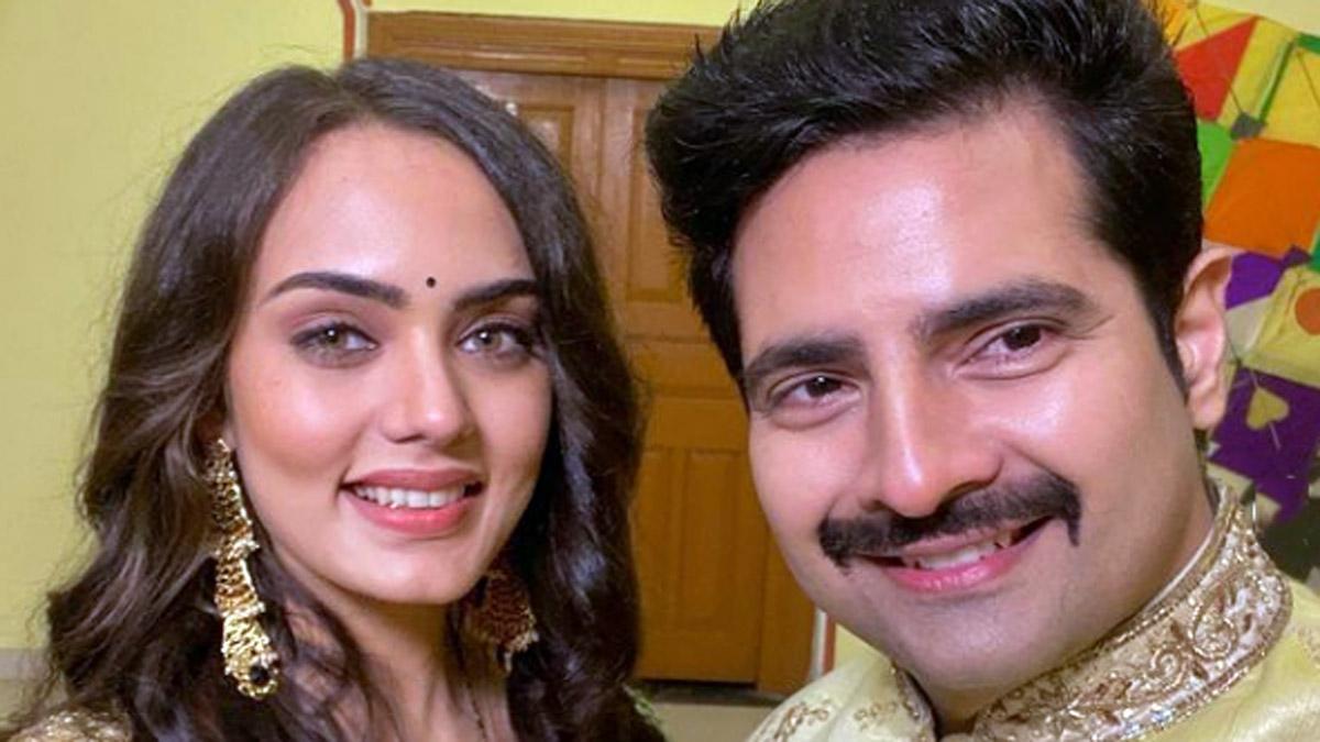 'आपके लिए हम कहीं भी गिर जाएंगे', करण मेहरा की को-स्टार हिमांशी संग चैट वायरल