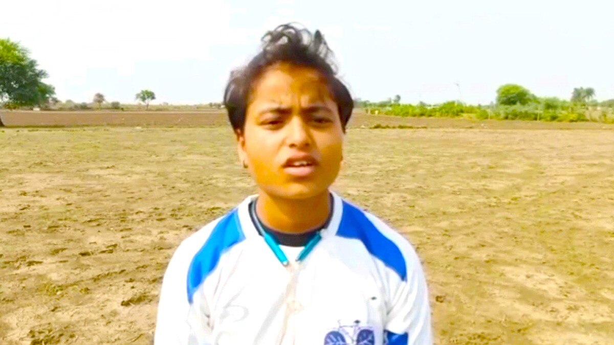 बेटियों के प्रैक्टिस के लिए खेत में बना दिया ट्रैक