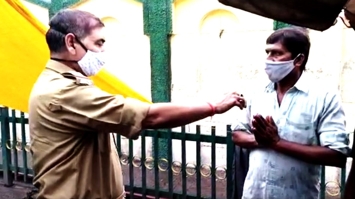 सिपाहियों ने मुफ्त में बिरयानी उड़ाई, इंस्पेक्टर को देने पड़े पैसे 