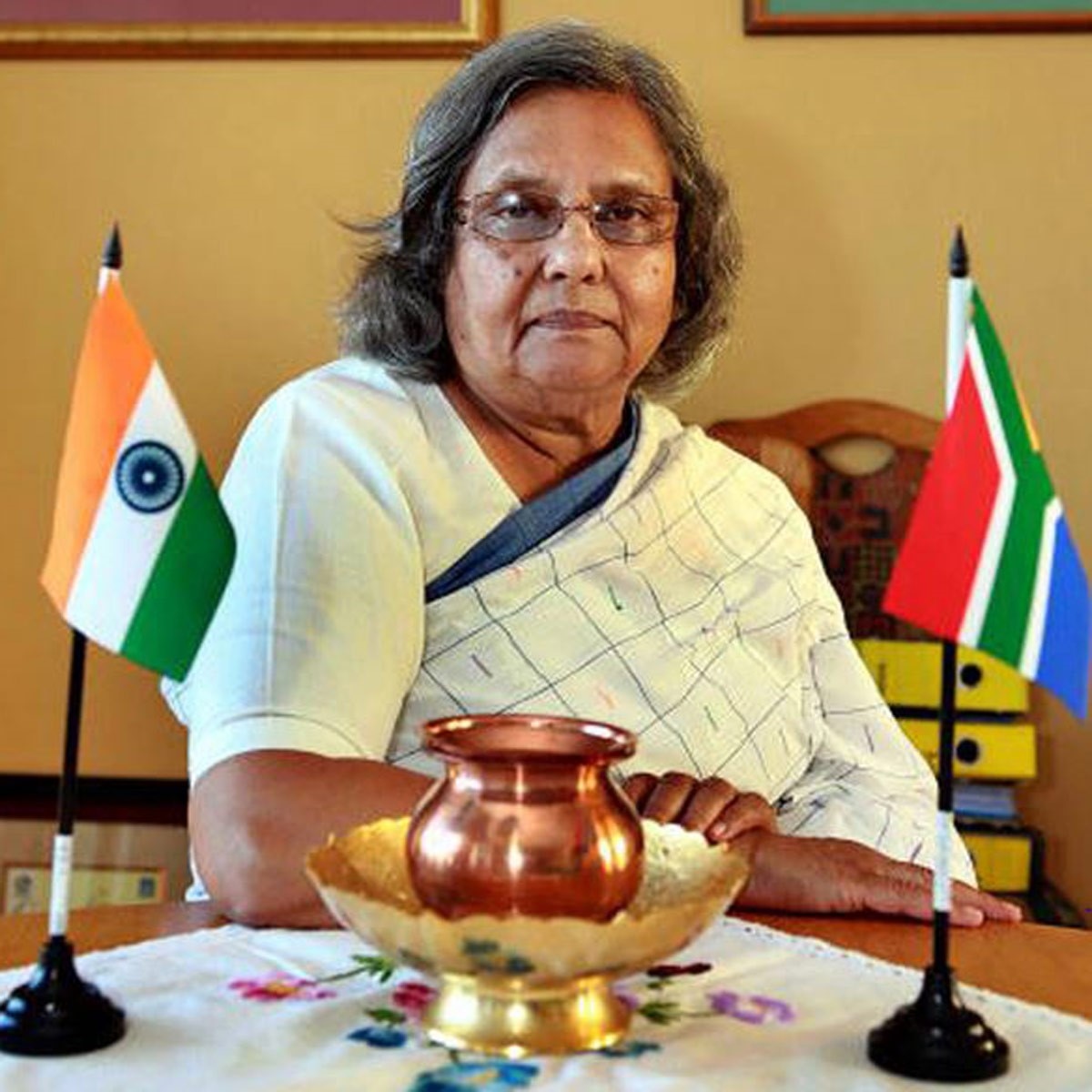 इला गांधी 