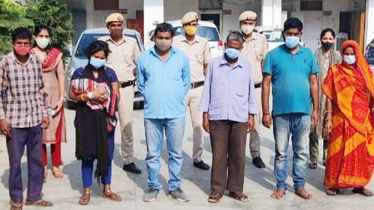 पैदा होते ही मां-बाप ने बेटे को बेच दिया  