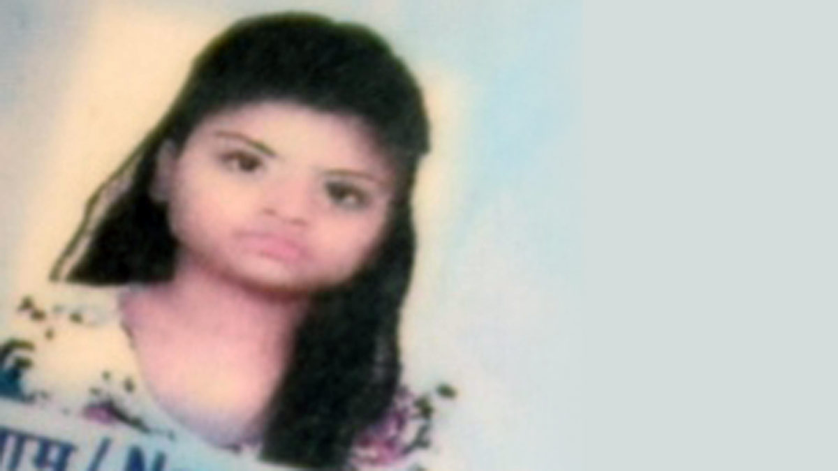 चलती ट्रेन में लड़की का गला रेतकर हत्या 