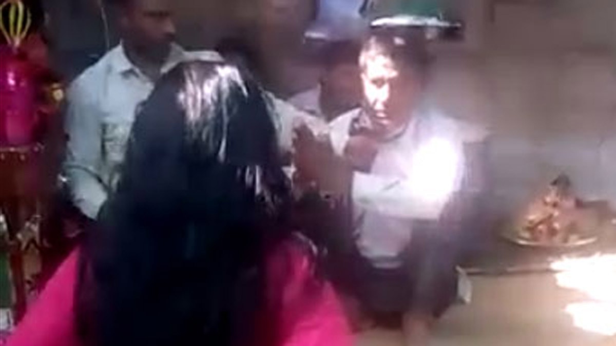 इलाज के नाम पर महिला तांत्रिक और उसके साथियों ने शख्स को पीटा 