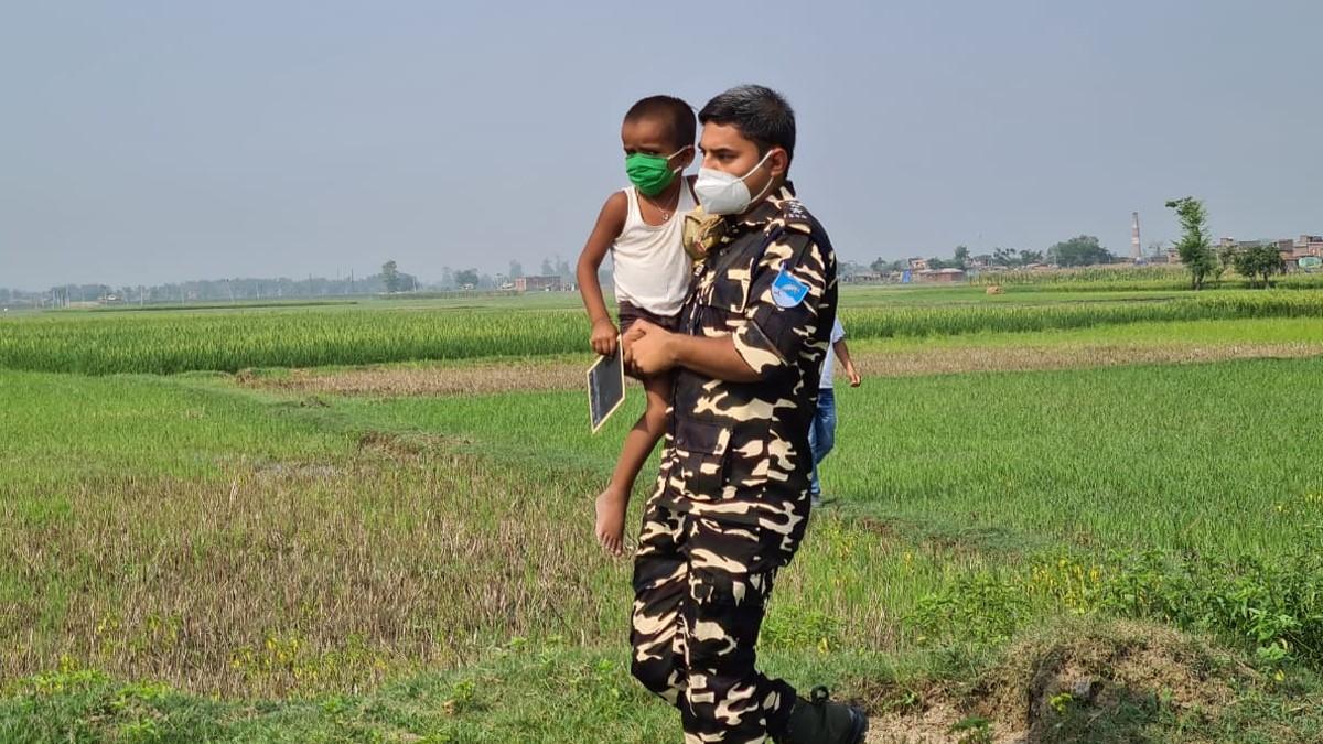 कोरोना काल में जीना कोई इन सैनिकों से सीखे, ड्यूटी के साथ न‍िभा रहे इंसानियत का फर्ज