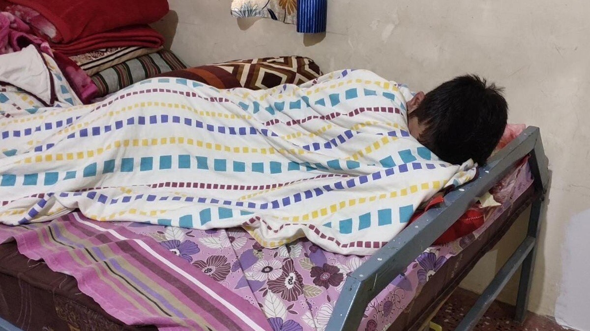 युवक को सांप ने काटा ट्रक ड्राइवर ने जहर चूसकर बचाई जान  