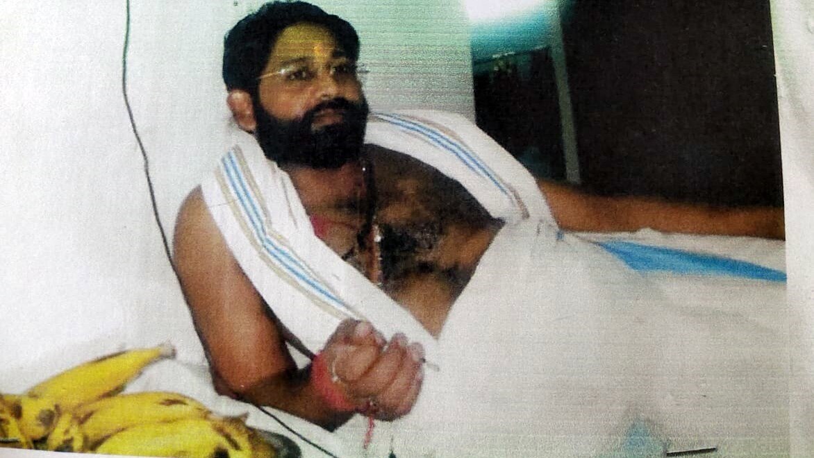 पत्नियों ने खोले 5 शादी करने वाले ढोंगी बाबा के राज