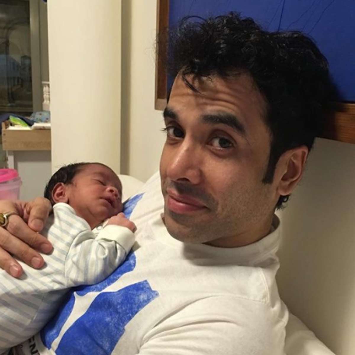 तुषार कपूर बेटे लक्ष्य के साथ 