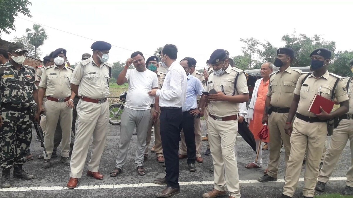 पुलिस बल तैनात